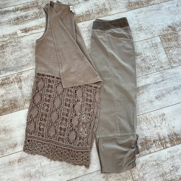 Zenergy by Chico's Capri Pants with FREE Matching Cardigan - Picture 2 of 11